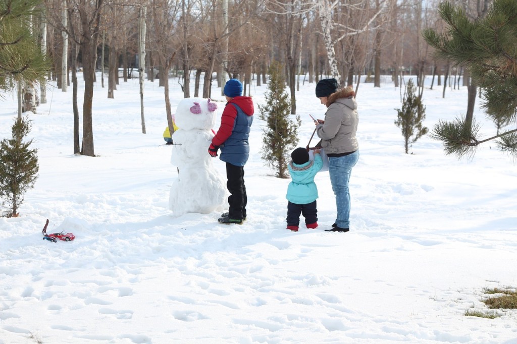 Christmas family snowman